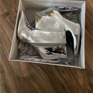Qupid Silver Heeled Boots Elegant Design